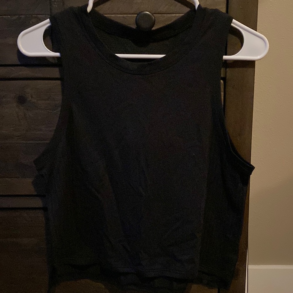 Lululemon cropped black tank